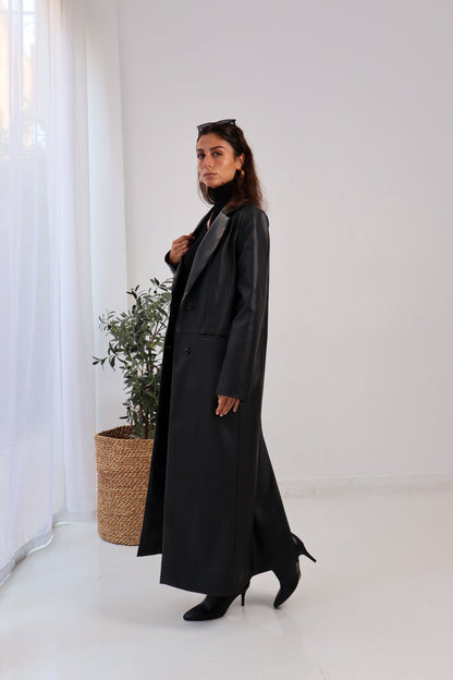 Rusted Calm Coat in Black
