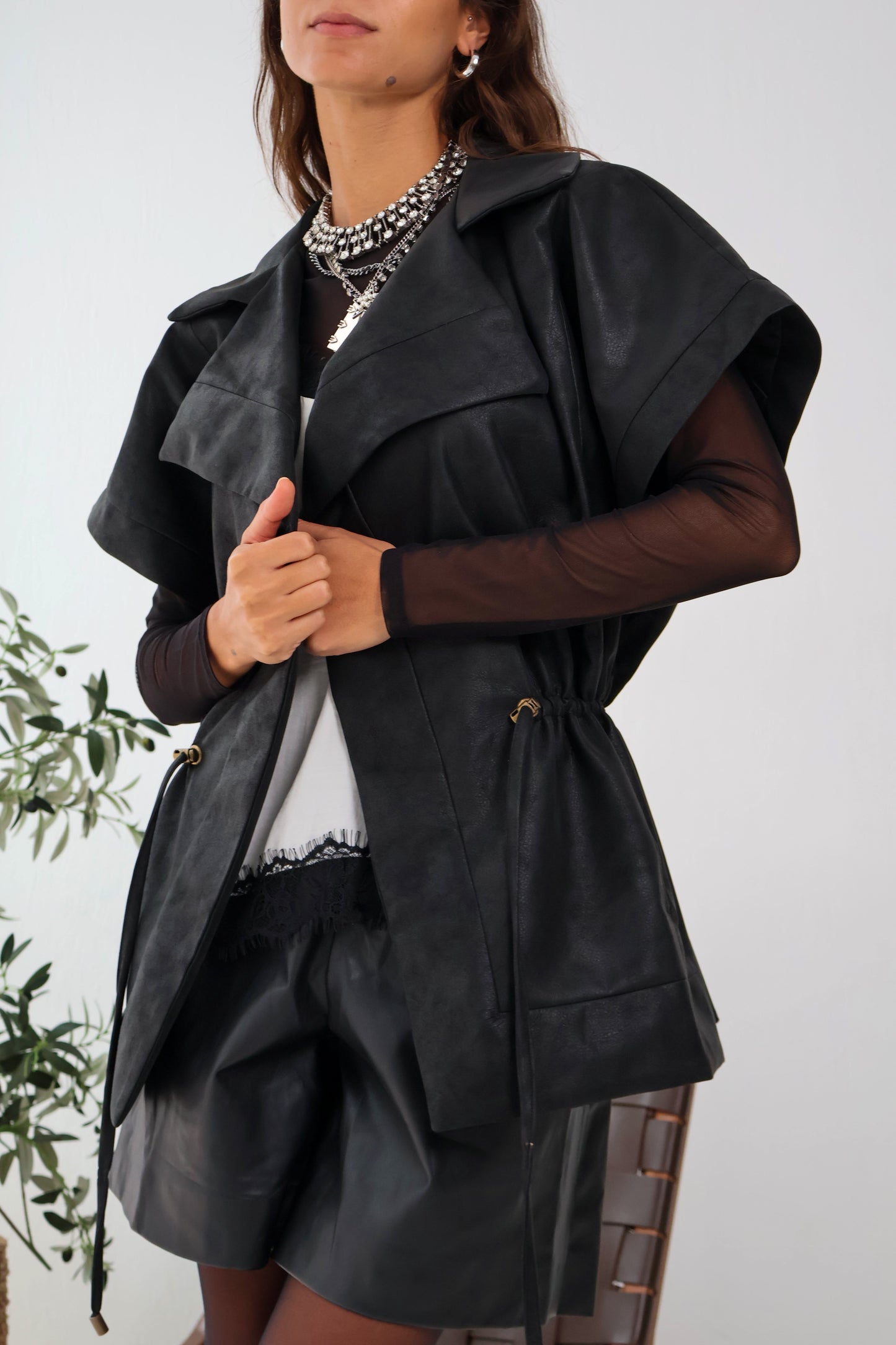 Drift Vest in Black